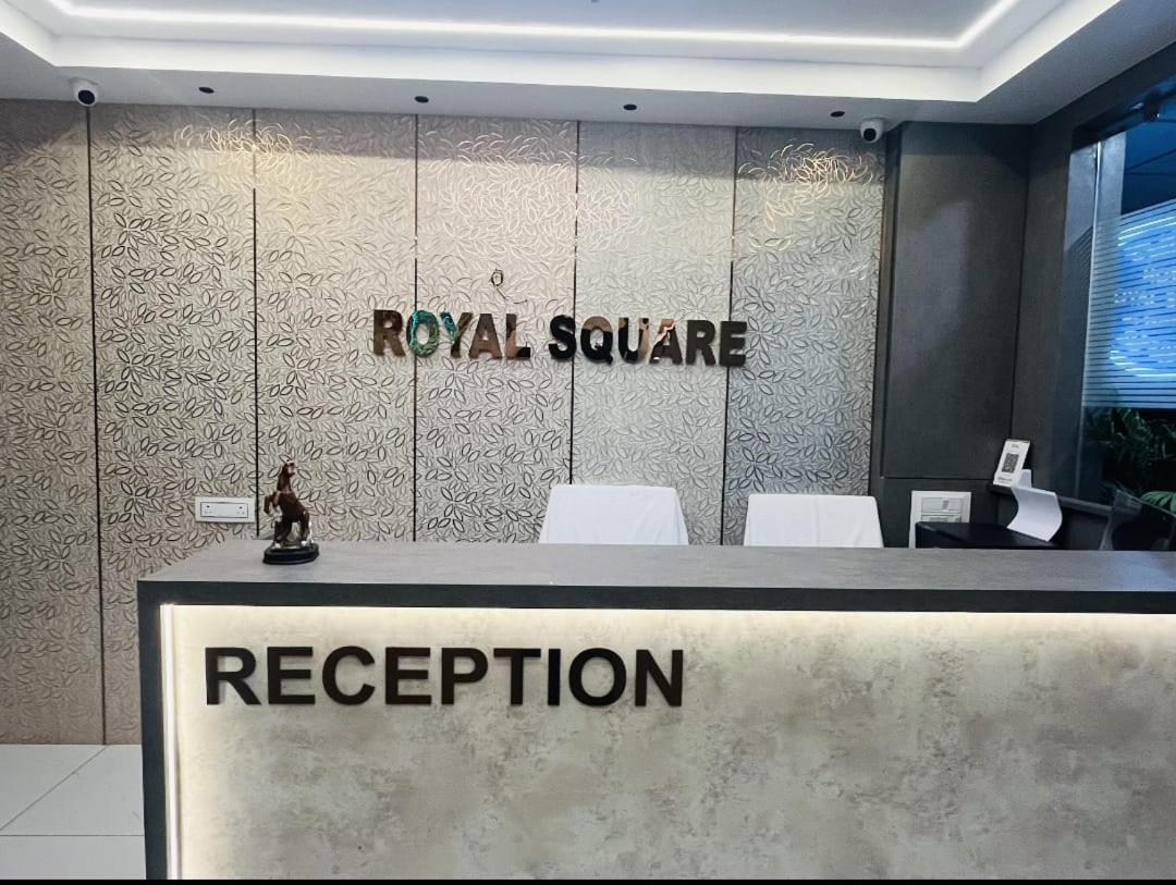 Hotel Royal Square Ґандінаґар Екстер'єр фото
