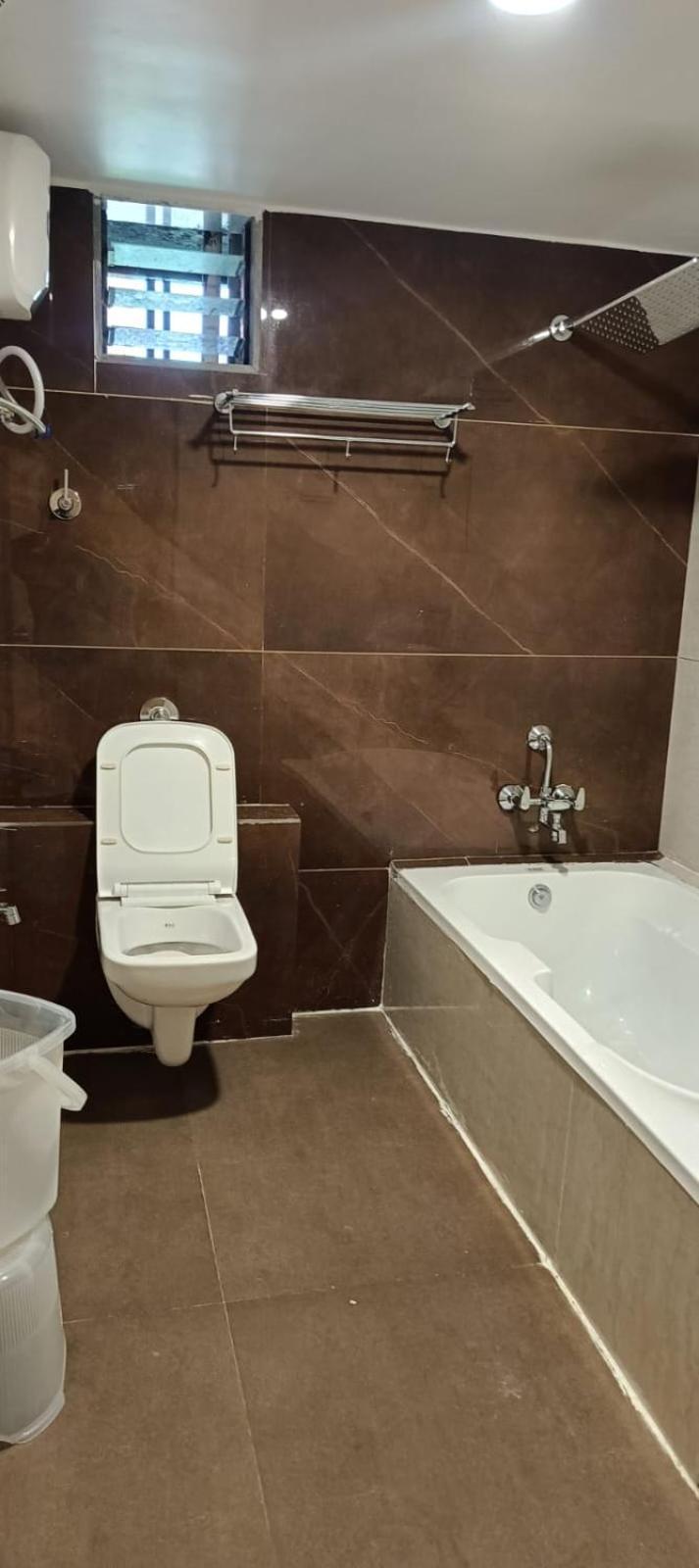 Hotel Royal Square Ґандінаґар Екстер'єр фото