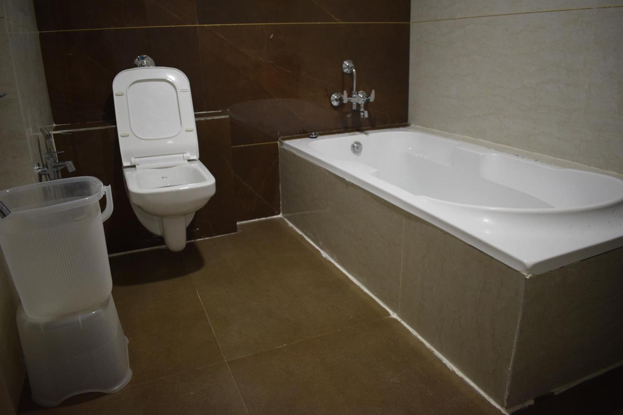 Hotel Royal Square Ґандінаґар Екстер'єр фото